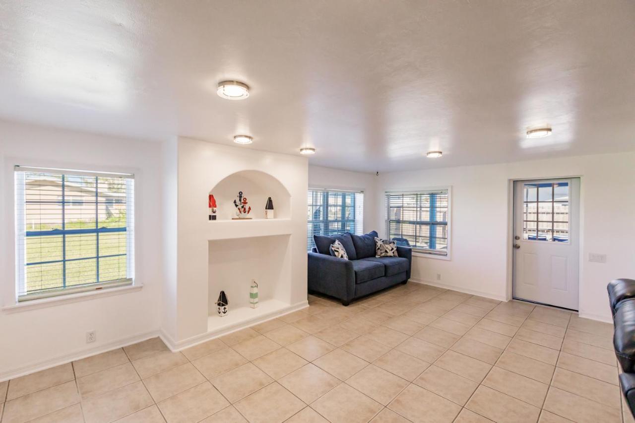 New! Dock Canal Family Home W/Pool & Gulf Access! North Fort Myers Eksteriør billede
