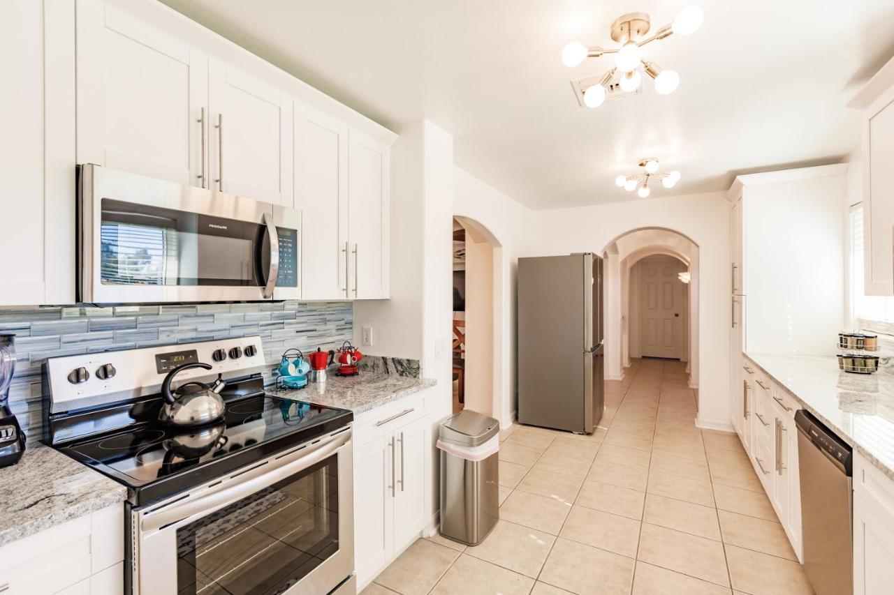 New! Dock Canal Family Home W/Pool & Gulf Access! North Fort Myers Eksteriør billede