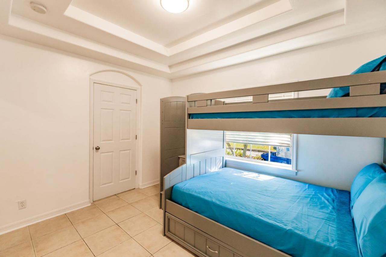 New! Dock Canal Family Home W/Pool & Gulf Access! North Fort Myers Eksteriør billede
