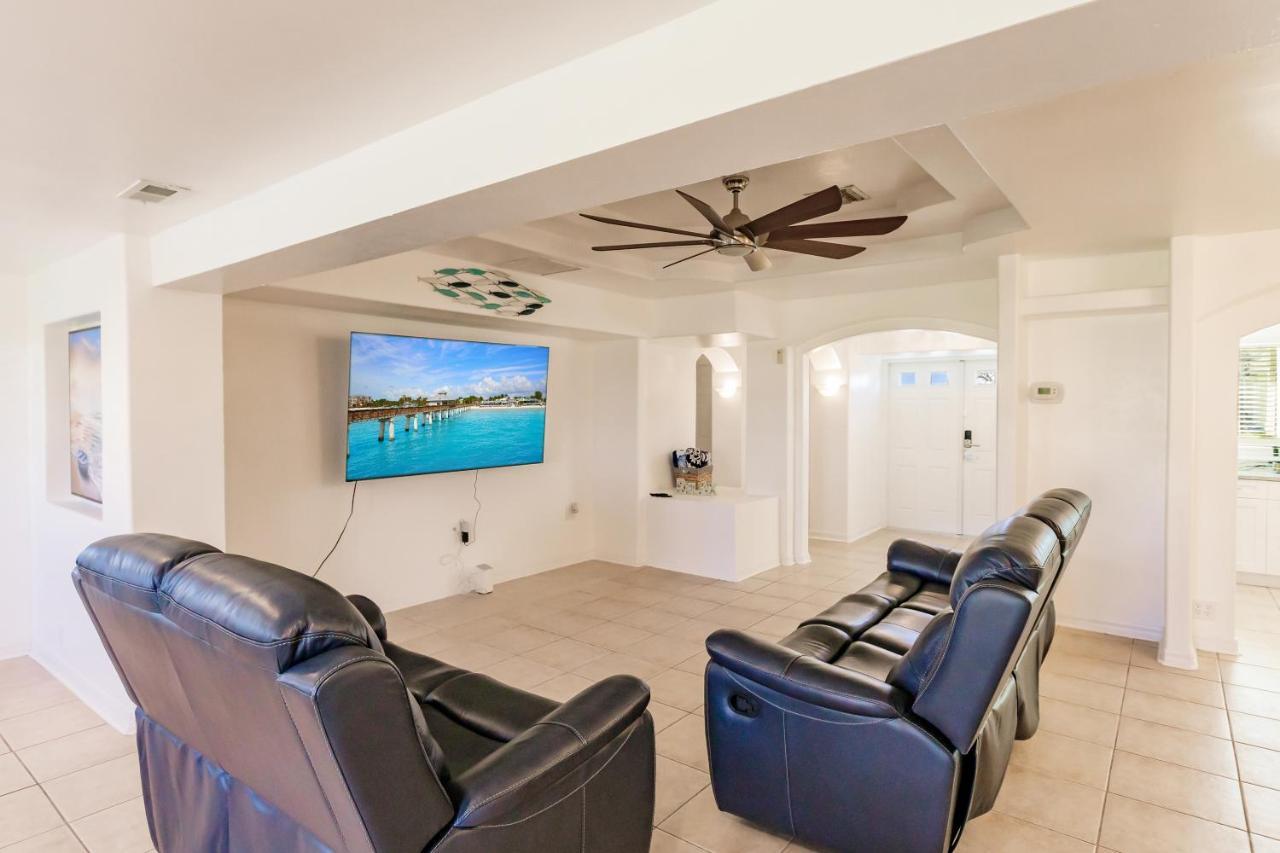 New! Dock Canal Family Home W/Pool & Gulf Access! North Fort Myers Eksteriør billede