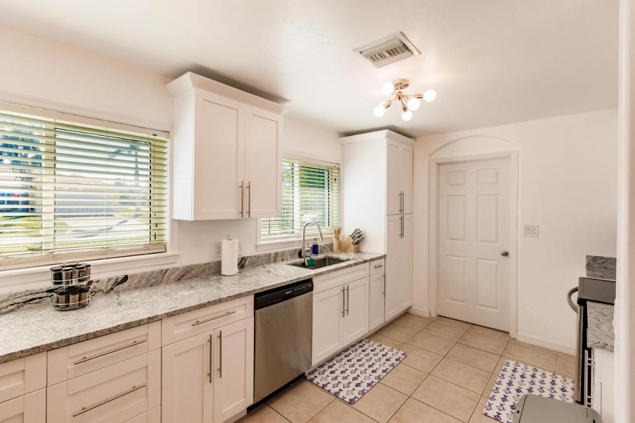 New! Dock Canal Family Home W/Pool & Gulf Access! North Fort Myers Eksteriør billede